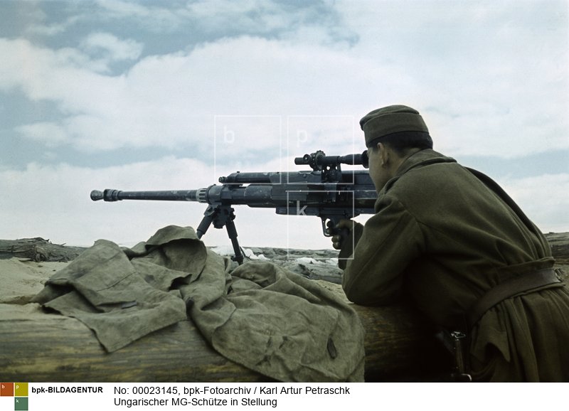 Aufnahmedatum: 1943/44<BR>Material/Technik: Foto<BR>Aufnahmeort: vermutlich im Raum Lemberg, Galizien, Generalgouvernement / Lwów, Polen (heute Lwiw, Ukraine)<BR>Inventar-Nr.: Pe F001-01A<BR>