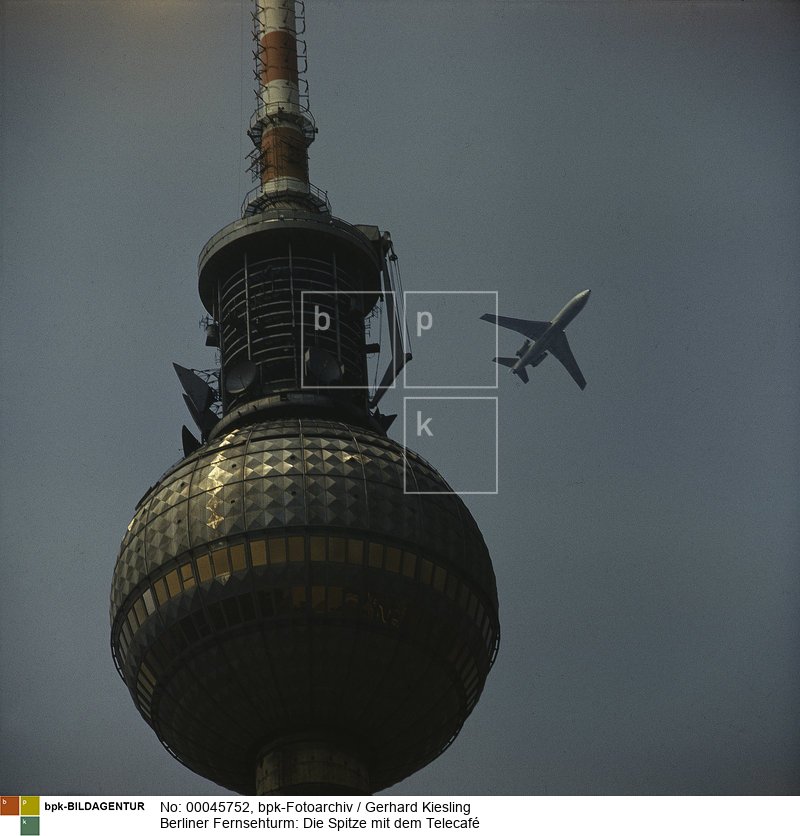 Aufnahmedatum: 1986 <br> Aufnahmeort: Berlin (Ost) <br> Inventar-Nr.: Ks F0513/5.05 <br> Systematik:  <br> Geographie / Europa / Deutschland / Orte / Berlin / Türme