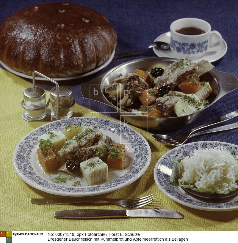 Fotograf: Horst E. Schulze <BR> Aufnahmedatum: 1970 <BR> Inventar-Nr.: Sz F70/4-1 <BR> Systematik:  <BR> Kulturgeschichte / Essen / 20. Jh.