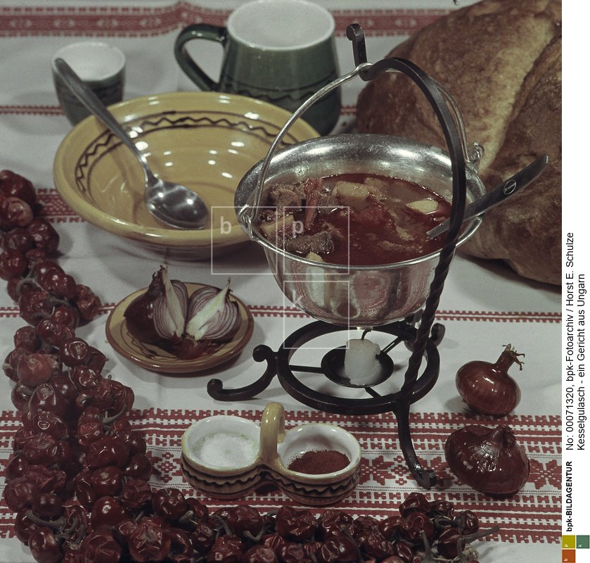 Fotograf: Horst E. Schulze <BR> Aufnahmedatum: 1970 <BR> Inventar-Nr.: Sz F70/16-1 <BR> Systematik:  <BR> Kulturgeschichte / Essen / 20. Jh.