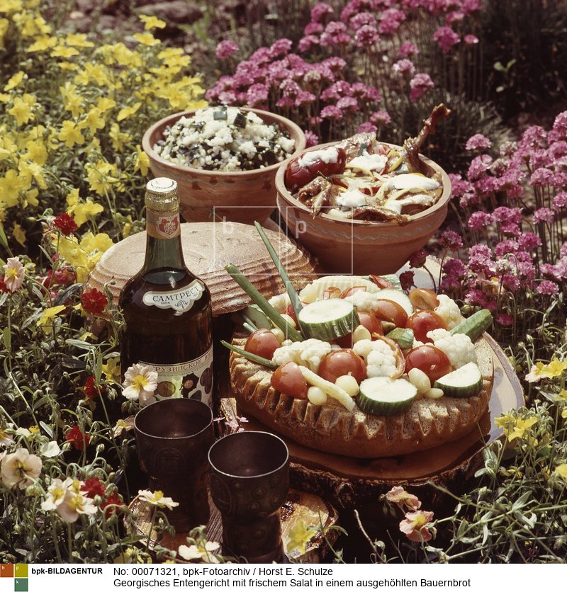 Fotograf: Horst E. Schulze <BR> Aufnahmedatum: 1970 <BR> Inventar-Nr.: Sz F70/28-1 <BR> Systematik:  <BR> Kulturgeschichte / Essen / 20. Jh.