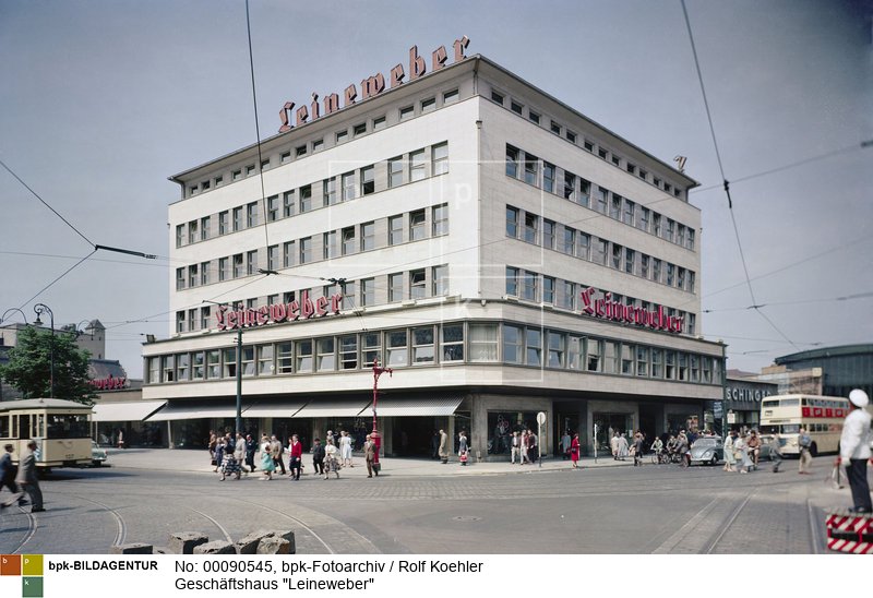 Fotograf: Rolf Koehler <BR> Aufnahmedatum: Juni 1957 <BR> Aufnahmeort: Berlin (West) <BR> Inventar-Nr.: Kl CG004a <BR> Systematik:  <BR> Geschichte / Deutschland / 20. Jh. / West-Berlin 1949-1990 / Städtebau / Stadt / Geschäfte und Büros / Einzelbauten / 1950er Jahre