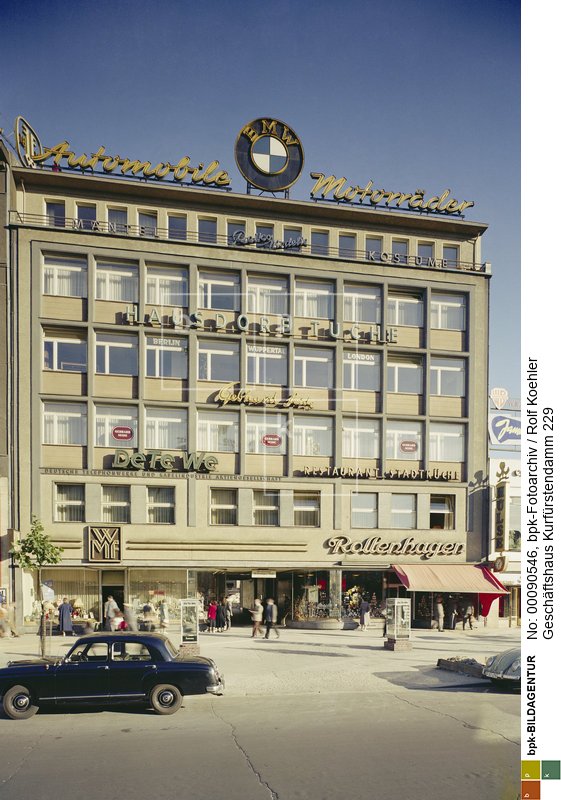 Fotograf: Rolf Koehler <BR> Aufnahmedatum: Juni 1957 <BR> Aufnahmeort: Berlin (West) <BR> Inventar-Nr.: Kl CG008b <BR> Systematik:  <BR> Geschichte / Deutschland / 20. Jh. / West-Berlin 1949-1990 / Städtebau / Stadt / Geschäfte und Büros / Einzelbauten / 1950er Jahre