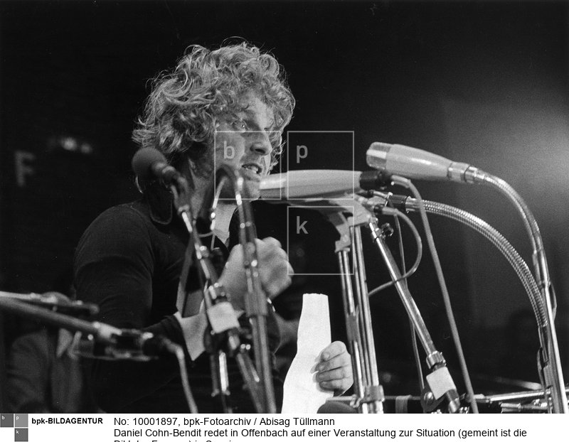 (Scan vom Neuprint)<BR>Aufnahmedatum: 1975<BR>Material/Technik: Foto<BR>Aufnahmeort: Offenbach am Main / Deutschland<BR>Inventar-Nr.: Tü 75/207-31<BR>