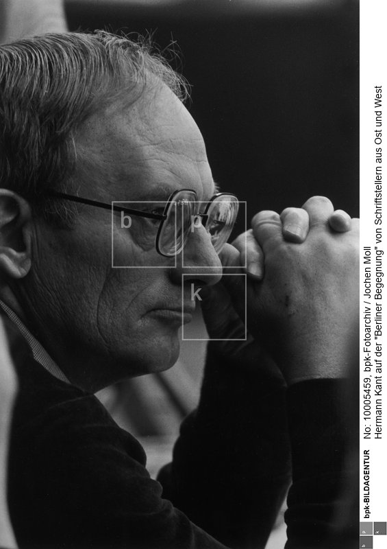 Hermann Kant, Deutscher Schriftsteller<BR>Aufnahmedatum: Dezember 1981<BR>Aufnahmeort: Berlin (Ost)<BR>Inventar-Nr.: Mo 1460-17A<BR>Systematik: <BR>Personen / Schriftsteller / Deutschland / Kant / Porträts