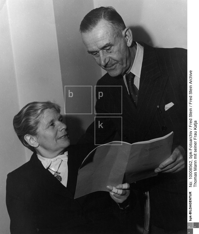 Person: Thomas Mann [06.06.1875 - 12.08.1955], deutscher Schriftsteller; Nobelpreisträger (1929 für Literatur) <BR>Aufnahmedatum: 1943<BR>Material/Technik: Foto<BR>Aufnahmeort: New York City<BR>