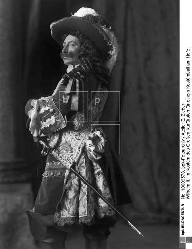 Person: Wilhelm II. [27.01.1859 - 04.06.1941], letzter deutscher Kaiser und König von Preußen 1888-1918 <BR>Aufnahmedatum: um 1900<BR>Material/Technik: Foto<BR>Inventar-Nr.: Bb GP408<BR>