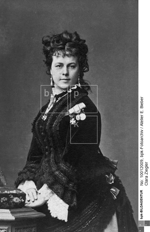 Aufnahmedatum: um 1874<BR>Material/Technik: Foto / Carte de Visite<BR>Aufnahmeort: Hamburg<BR>