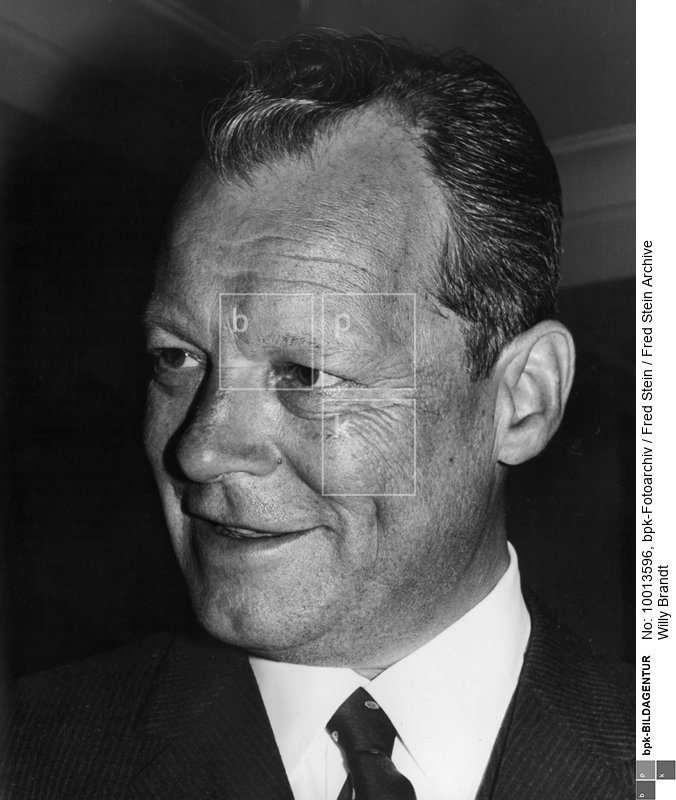 Person: Willy Brandt [18.12.1913 - 08.10.1992], Deutscher Politiker (SPD), vierter Bundeskanzler der BRD (1969-74)<BR>Aufnahmedatum: 1965<BR>Material/Technik: Foto<BR>