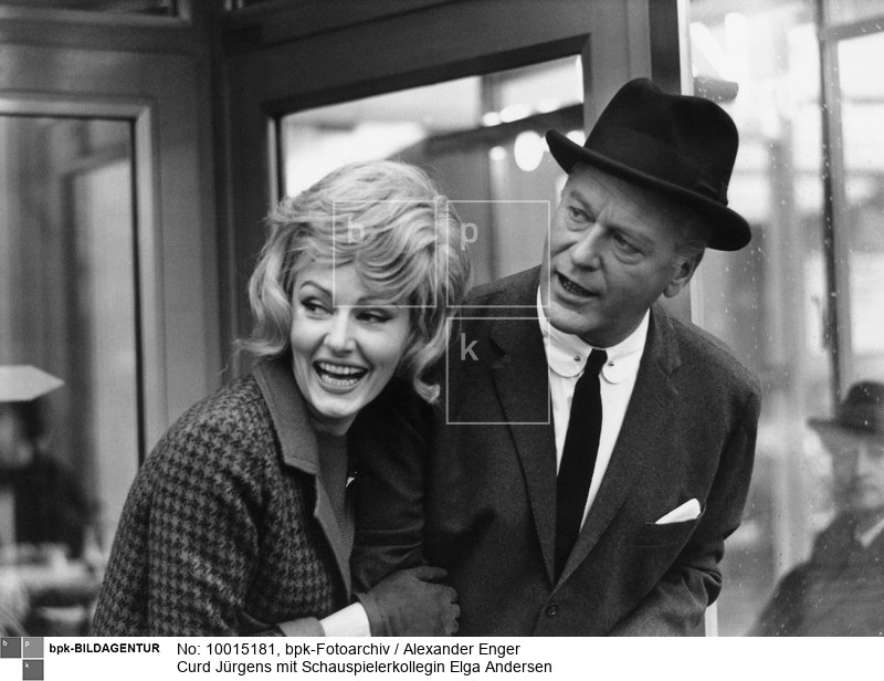 Fotograf: Alexander Enger <BR> Curd Jürgens [13.12.1915 - 18.6.1982], Deutscher Schauspieler <BR> Motiv 1 von 2 <BR> Aufnahmedatum: um 1965 <BR> Aufnahmeort: Berlin (West) <BR> Inventar-Nr.: Eg P0010-09A <BR> Systematik:  <BR> Personen / Schauspieler / Jürgens / Szenen