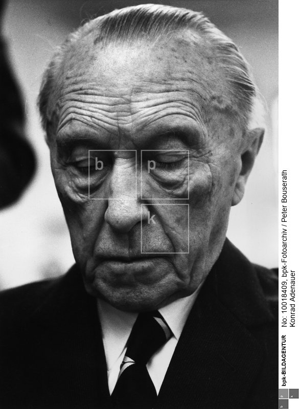 auf der 11. Bundestagung der Christlich Demokratischen Arbeitnehmerschaft (CDA)  vom 10.-11.07.1965<BR>Person: Konrad Adenauer [05.01.1876 - 19.04.1967], Deutscher Politiker (Zentrum, CDU), Oberbürgermeister von Köln 1917-33, Bundeskanzler 1949-63<BR>Aufnahmedatum: Juli 1965<BR>Material/Technik: Foto<BR>
