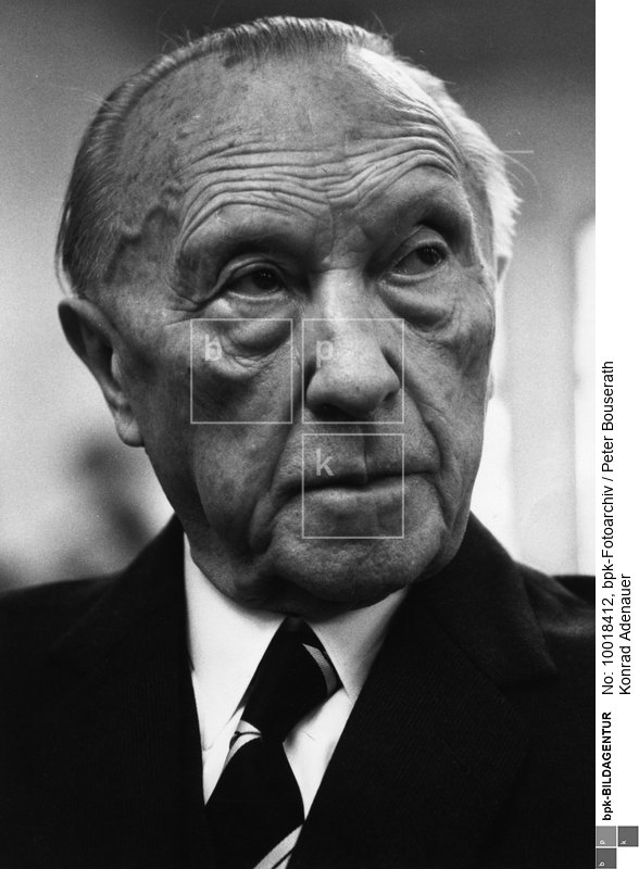 auf der 11. Bundestagung der Christlich Demokratischen Arbeitnehmerschaft (CDA)  vom 10.-11.07.1965<BR>Person: Konrad Adenauer [05.01.1876 - 19.04.1967], Deutscher Politiker (Zentrum, CDU), Oberbürgermeister von Köln 1917-33, Bundeskanzler 1949-63<BR>Aufnahmedatum: Juli 1965<BR>Material/Technik: Foto<BR>