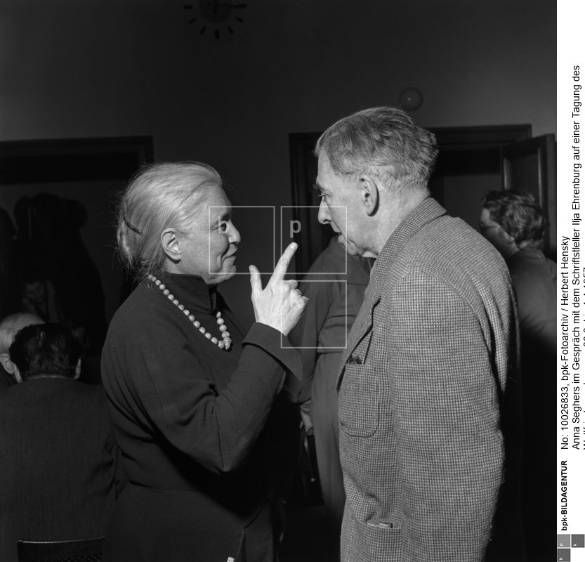 Person: Anna Seghers [19.11.1900 - 01.06.1983], Deutsche Schriftstellerin und Präsidentin des Schriftstellerverbandes der DDR (1952-78)<BR>Aufnahmedatum: 1957<BR>Material/Technik: Foto<BR>Aufnahmeort: Berlin (Ost) / DDR<BR>Inventar-Nr.: Hy 0814/2521-04<BR>