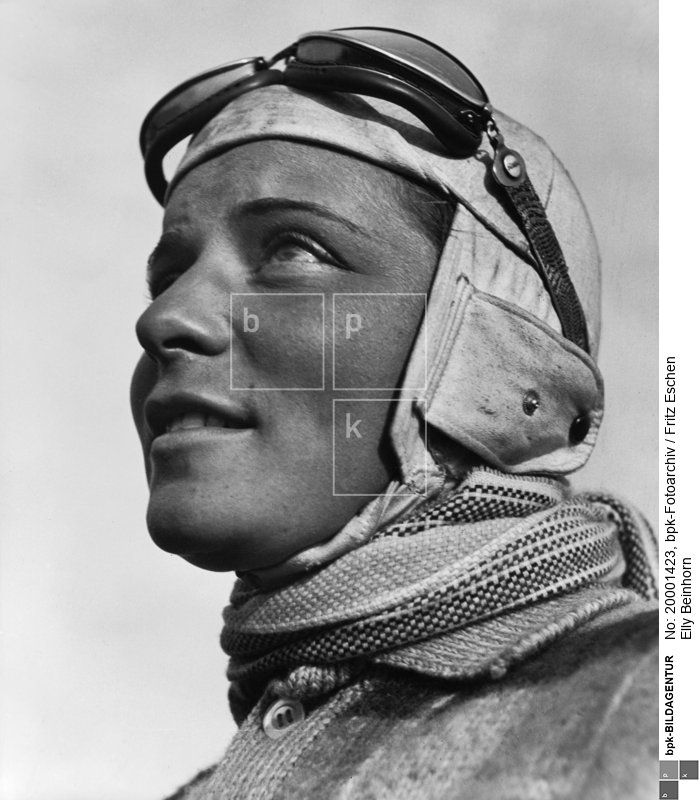 Fotograf: Fritz Eschen <BR> Aufnahmedatum: 1935 <BR> Systematik:  <BR> Kulturgeschichte / Fliegen / Fliegerinnen / Beinhorn