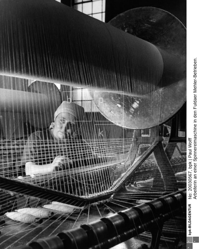 Aufnahmedatum: 1933<BR>Aufnahmeort: Fulda<BR>Systematik: <BR>Kulturgeschichte / Industrie / Textil-Industrie / Spinnereien