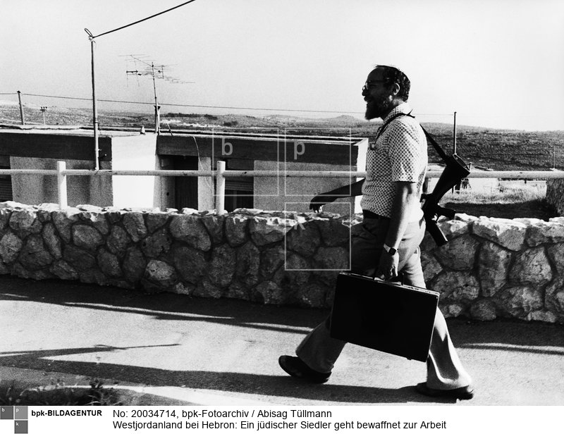 (Scan vom Vintageprint)<BR>Aufnahmedatum: 1981<BR>Material/Technik: Foto<BR>Aufnahmeort: Hebron / Israel (Westjordanland)<BR>Inventar-Nr.: Tü 81/065-03<BR>