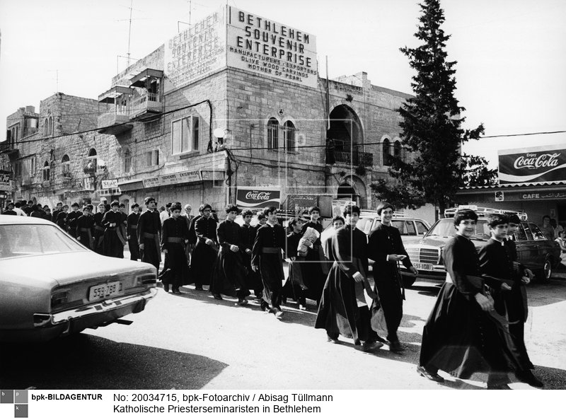 (Scan vom Vintageprint)<BR>Aufnahmedatum: 1981<BR>Material/Technik: Foto<BR>Aufnahmeort: Bethlehem / Israel (Westjordanland)<BR>Inventar-Nr.: Tü 81/025-29<BR>
