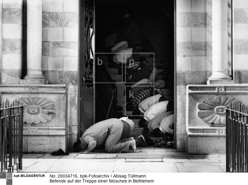 (Scan vom Vintageprint)<BR>Aufnahmedatum: November 1983<BR>Material/Technik: Foto<BR>Aufnahmeort: Bethlehem / Israel (Westjordanland)<BR>Inventar-Nr.: Tü 83/209-01a<BR>