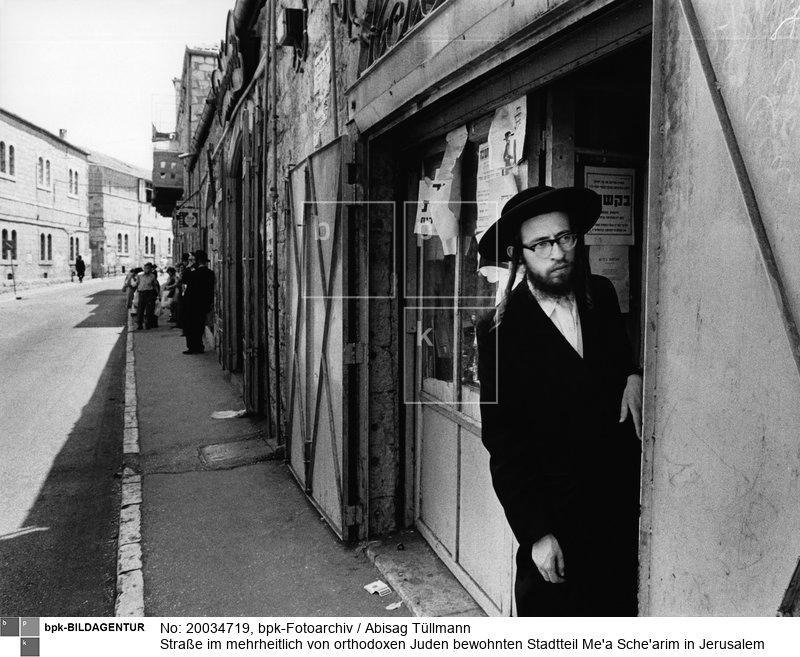 (Scan vom Vintageprint)<BR>Aufnahmedatum: 1977<BR>Material/Technik: Foto<BR>Aufnahmeort: Jerusalem / Israel<BR>Inventar-Nr.: Tü 77/307-31<BR>