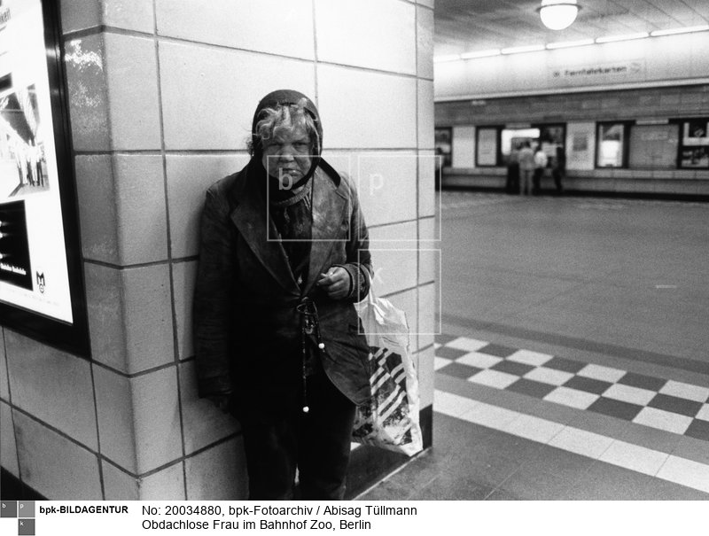 (Scan vom Vintageprint)<BR>Aufnahmedatum: Mai 1992<BR>Material/Technik: Foto<BR>Aufnahmeort: Berlin - Charlottenburg / Deutschland<BR>Inventar-Nr.: Tü 92/017-23a<BR>