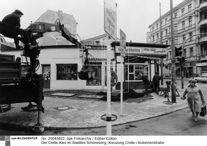 Aufnahmedatum: 12.1986 - 01.1987<BR>Material/Technik: Foto<BR>Aufnahmeort: Berlin-Schöneberg (Berlin West)<BR>Inventar-Nr.: Co 0205-5<BR>