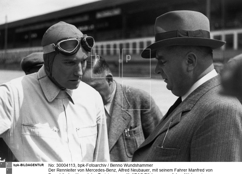 Fotograf: Benno Wundshammer <BR> Aufnahmedatum: Juni 1936 <BR> Aufnahmeort: Nürburgring <BR> Inventar-Nr.: Wu S38/149-33 <BR> Systematik:  <BR> Geschichte / Deutschland / 20. Jh. / NS-Zeit / Sport / Motorsport / allgemein