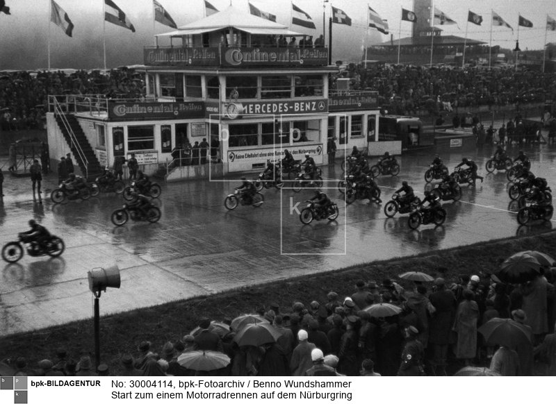 Aufnahmedatum: 1936<BR>Inventar-Nr.: Wu S38/152-10<BR>Systematik: <BR>Geschichte / Deutschland / 20. Jh. / NS-Zeit / Sport / Motorsport / Motorrad