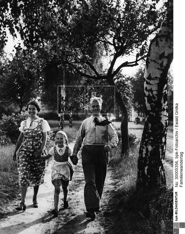 <BR>Aufnahmedatum: um 1935<BR>Systematik: <BR>Geschichte / Deutschland / 20. Jh. / NS-Zeit / Bevölkerung / Freizeit im Grünen / allgemein