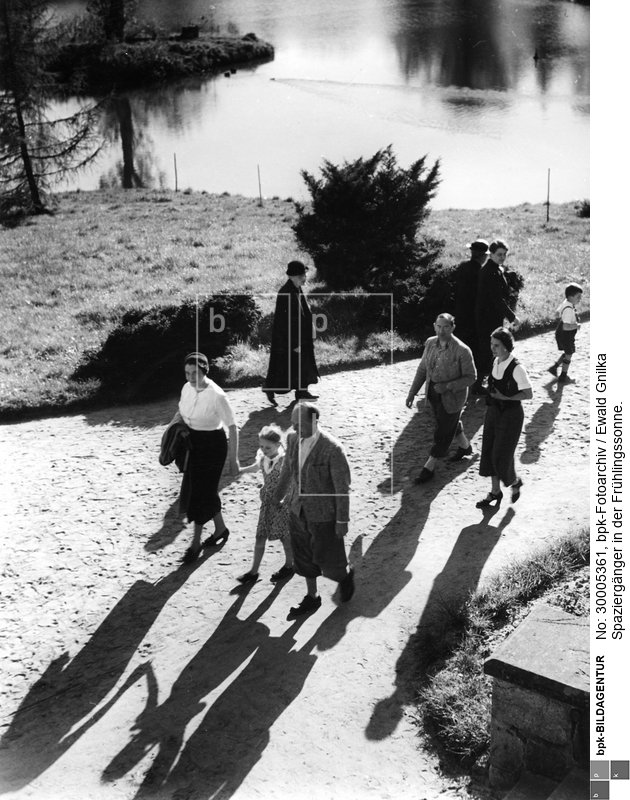 <BR>Aufnahmedatum: um 1935<BR>Systematik: <BR>Geschichte / Deutschland / 20. Jh. / NS-Zeit / Bevölkerung / Freizeit im Grünen / allgemein