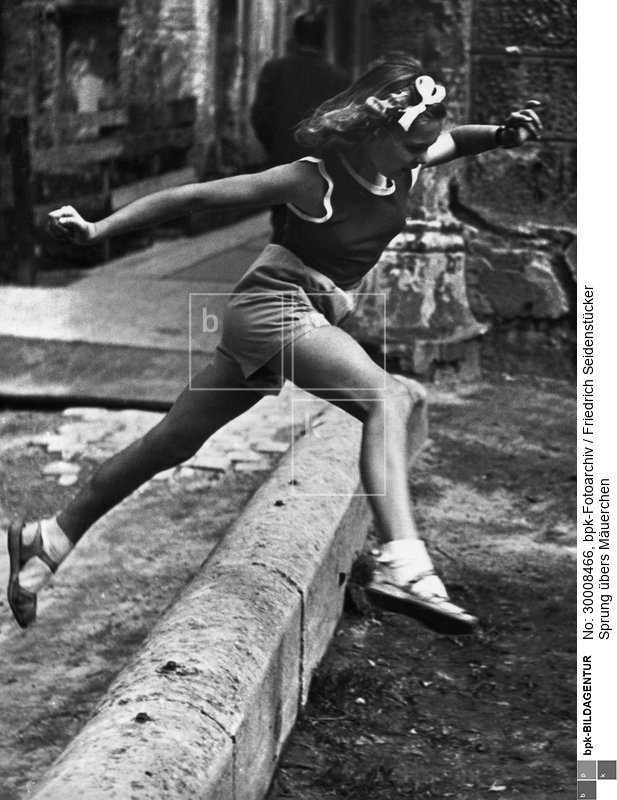 Aufnahmedatum: 1950<BR>Material/Technik: Foto<BR>Aufnahmeort: Berlin (West)<BR>Inventar-Nr.: Se 1-1455<BR>