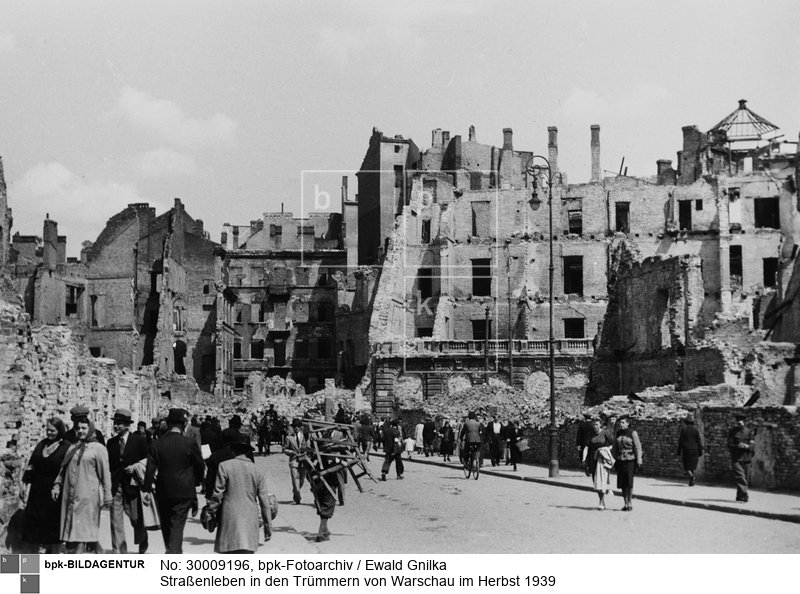 Aufnahmedatum: Oktober 1939<BR>Aufnahmeort: Warschau<BR>Systematik: <BR>Geschichte / Weltkrieg II / Polen / Generalgouvernement und eingegliederte Gebiete / Bevölkerung / Warschau / allgemein