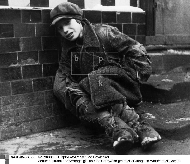 Fotograf: Joe Heydecker <BR> Aufnahmedatum: Februar 1941 <BR> Aufnahmeort: Warschau <BR> Systematik:  <BR> Geschichte / Weltkrieg II / Polen / Generalgouvernement und eingegliederte Gebiete / Judenverfolgung / Ghetto / Warschau / Kinder, Jugendliche
