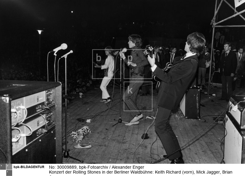 Fotograf: Alexander Enger <BR> Motiv 19 von 25 <BR> Aufnahmedatum: 15.09.1965 <BR> Aufnahmeort: Berlin (West) <BR> Inventar-Nr.: Eg 65/07/01-20 <BR> Systematik:  <BR> Geschichte / Deutschland / 20. Jh. / West-Berlin 1949-1990 / Bevölkerung / Jugendliche / Tanz und Musik / Beat, Pop / Konzerte: Rolling Stones