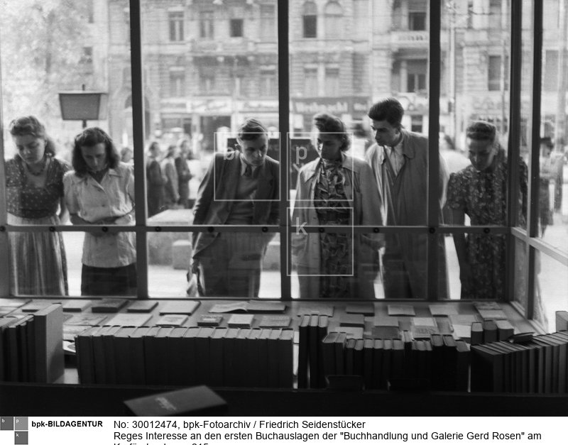 Aufnahmedatum: 1947<BR>Material/Technik: Foto<BR>Aufnahmeort: Berlin-Charlottenburg (Berlin West)<BR>Inventar-Nr.: Se 1-0596<BR>