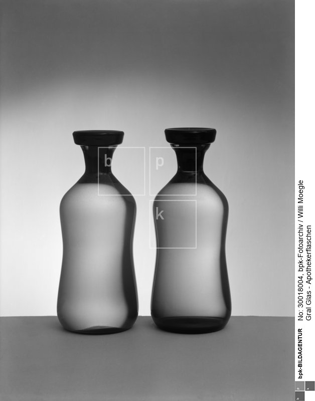 Entwurf: Heinrich Löffelhardt
Hersteller: Gral Glaswerkstätten<BR>Aufnahmedatum: September 1954<BR>Material/Technik: Foto<BR>Inventar-Nr.: Mg 22786<BR>