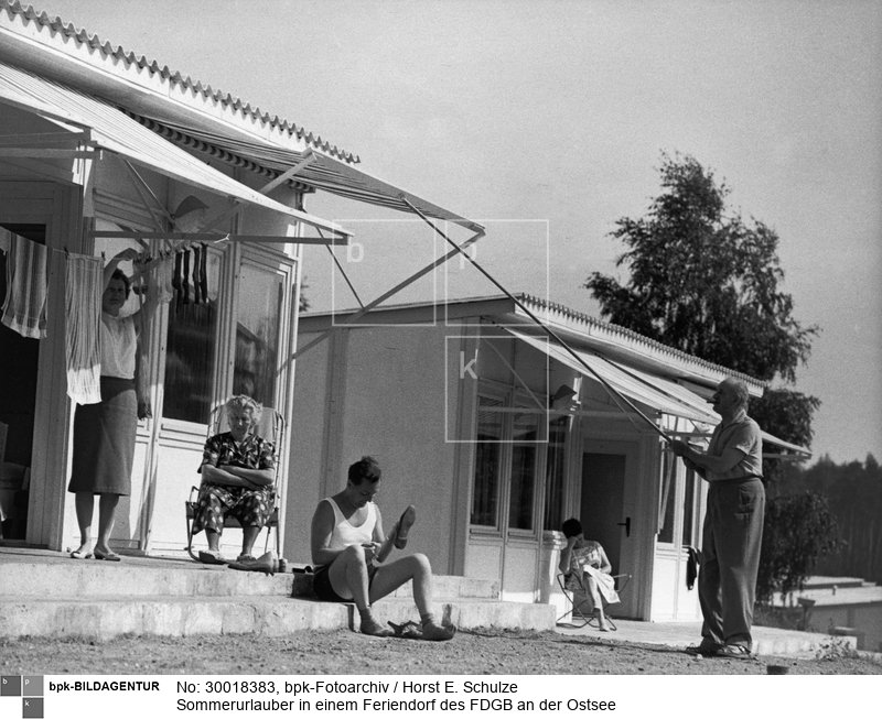 Aufnahmedatum: Juli 1962<BR>Inventar-Nr.: Sz 0451<BR>Systematik: <BR>Geschichte / Deutschland / 20. Jh. / DDR / Bevölkerung / Urlaub / in der DDR / Betriebs- und Gewerkschaftsheime / Gäste 1961-89