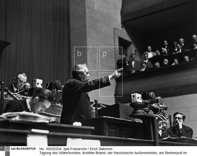 links der Vorsitzende der 9. Ratstagung des Völkerbundes, der dänische Gesandte in Berlin, Herluf Zahle<BR>Aufnahmedatum: September 1928<BR>Material/Technik: Foto<BR>Aufnahmeort: Genf<BR>Inventar-Nr.: Sa E0022<BR>