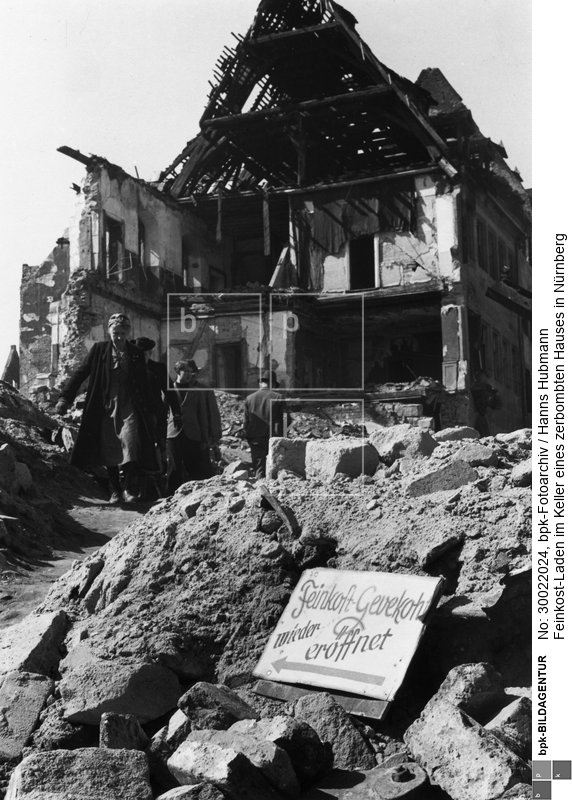 Aufnahmedatum: 1946<BR>Aufnahmeort: Nürnberg<BR>Inventar-Nr.: Hu 02730-2A<BR>Systematik: <BR>Geschichte / Deutschland / 20. Jh. / Nachkriegszeit: Westzonen / Wirtschaft / Handel / Einzelhandel