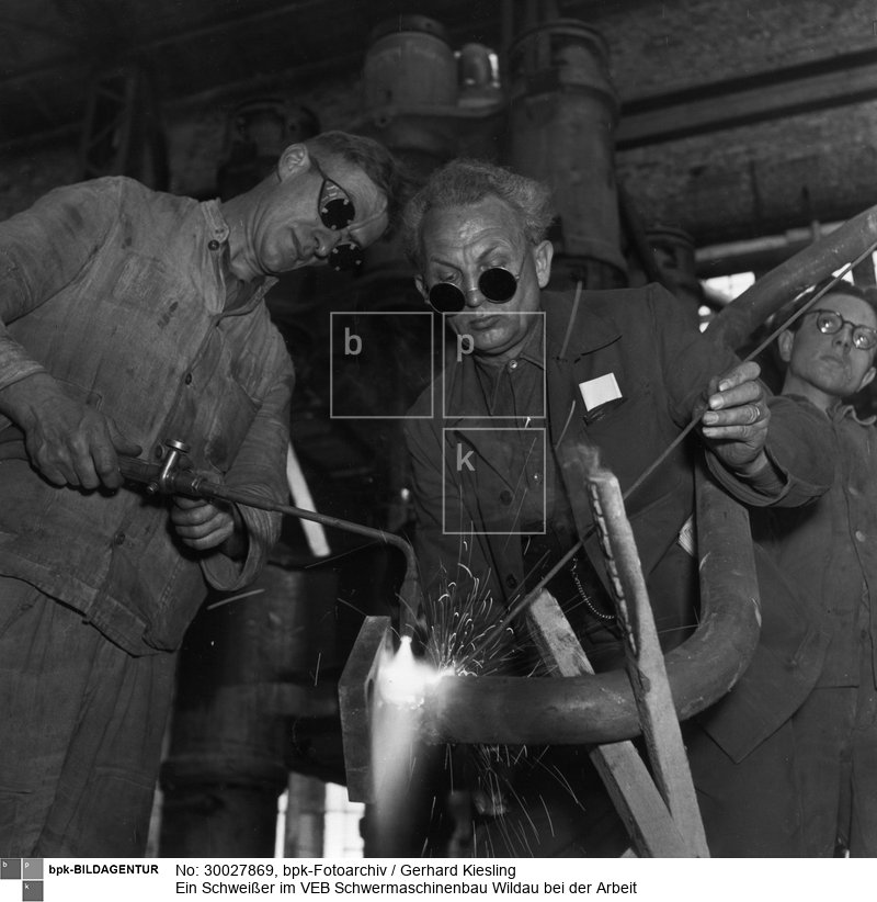 Aufnahmedatum: 1952<BR>Aufnahmeort: Wildau (Brandenburg)<BR>Inventar-Nr.: Ks 0509/2-7<BR>Systematik: <BR>Geschichte / Deutschland / 20. Jh. / DDR / Wirtschaft / Industrie / Maschinenbauindustrie