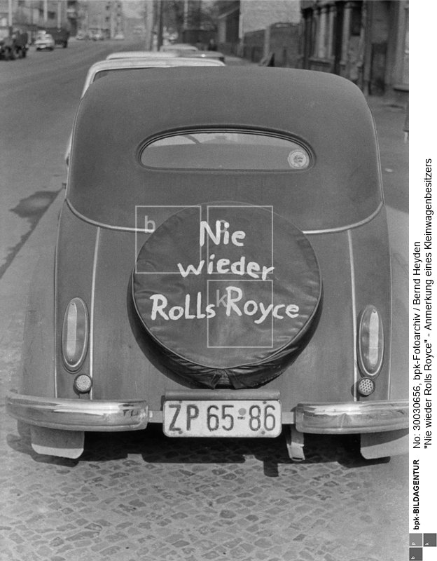 Aufnahmedatum: 1974<BR>Aufnahmeort: Berlin (Ost)<BR>Inventar-Nr.: Hd 0398-52<BR>Systematik: <BR>Geschichte / Deutschland / 20. Jh. / DDR / Verkehr / Autoverkehr / Allgemeines