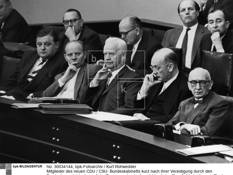 Aufnahmedatum: 29.10.1957<BR>Material/Technik: Foto<BR>Aufnahmeort: Bonn<BR>Inventar-Nr.: Rw 57/009-1.Reihe<BR>