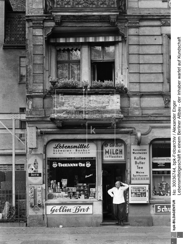 Aufnahmedatum: um 1965 <br> Aufnahmeort: Berlin (West) <br> Inventar-Nr.: Eg A040/1-15A <br> Systematik:  <br> Geschichte / Deutschland / 20. Jh. / West-Berlin 1949-1990 / Wirtschaft / Handel / Einzelhandel und Märkte / Geschäfte