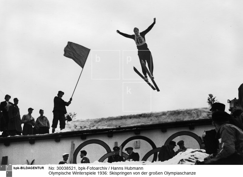 Fotograf: Hanns Hubmann <BR> . <BR> Aufnahmedatum: 1936 <BR> Aufnahmeort: Garmisch-Partenkirchen <BR> Inventar-Nr.: Hu BB3541-28 <BR> Systematik:  <BR> Geschichte / Deutschland / 20. Jh. / NS-Zeit / Sport / Olympiade 1936 / Winterspiele Garmisch-Partenkirchen / Wettkämpfe / Skiwettbewerbe