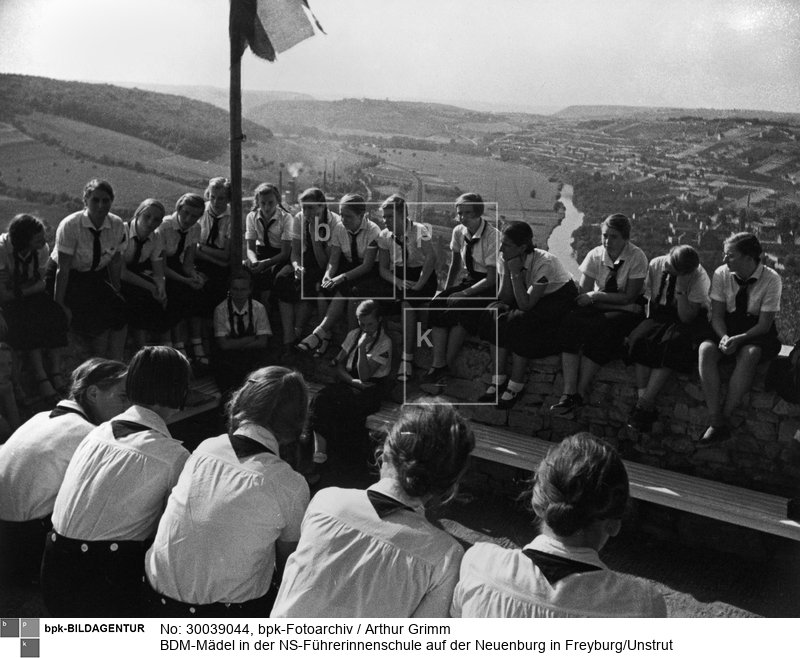 Aufnahmedatum: 1935<BR>Material/Technik: Foto<BR>Aufnahmeort: Freyburg / Unstrut<BR>Inventar-Nr.: Gm NS0825-35<BR>