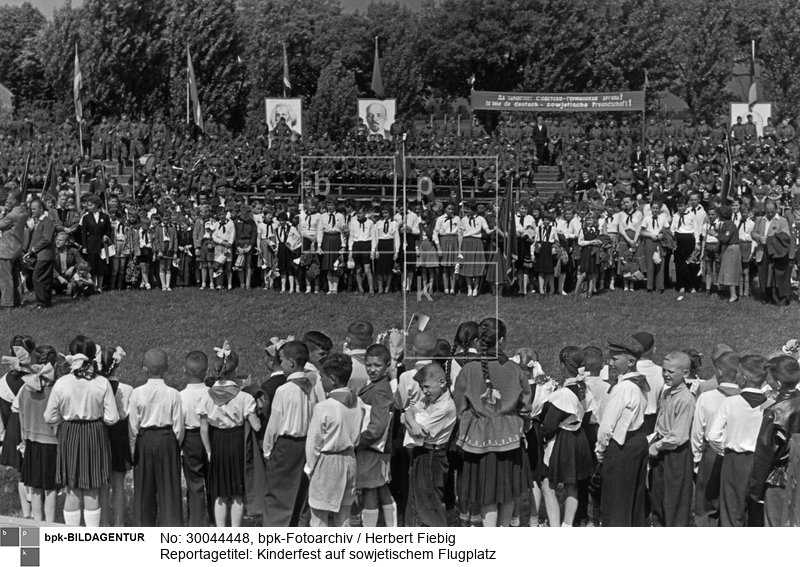 Aufnahmedatum: Juni 1958<BR>Material/Technik: Foto<BR>Aufnahmeort: unbekannt, DDR<BR>Inventar-Nr.: Fg 0520/05-17A<BR>