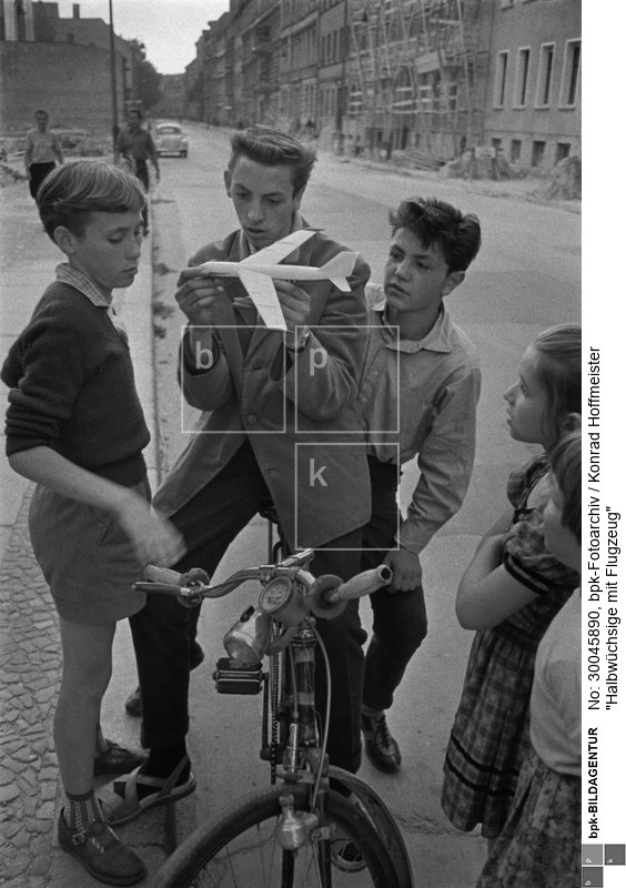 Aufnahmedatum: 1957/1958<BR>Material/Technik: Foto<BR>Aufnahmeort: Berlin (Ost) DDR Deutschland<BR>Inventar-Nr.: Hf 33/28-16 <BR>