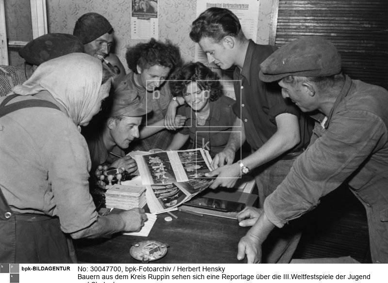 Fotograf: Herbert Hensky <BR> Aufnahmedatum: 07.09.1951 <BR> Inventar-Nr.: Hy 0505/1182-07A <BR> Systematik:  <BR> Geschichte / Deutschland / 20. Jh. / DDR / Wirtschaft / Landwirtschaft, Forstwirtschaft / Allgemeines / Landleben / Bauern und Landarbeiter