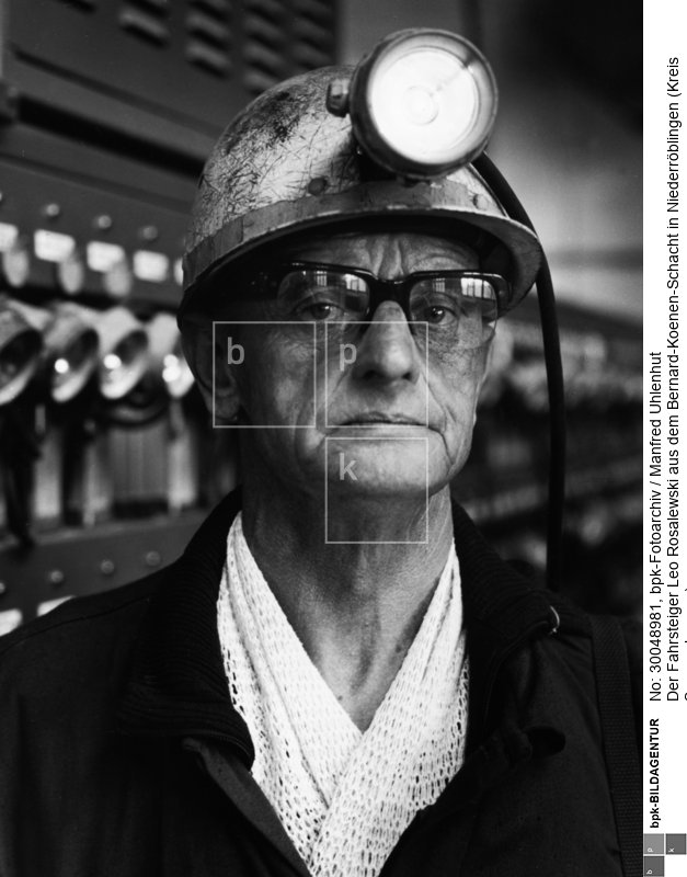 Fotograf: Manfred Uhlenhut <BR> Aufnahmedatum: April 1978 <BR> Aufnahmeort: Niederöblingen <BR> Systematik:  <BR> Geschichte / Deutschland / 20. Jh. / DDR / Wirtschaft / Industrie / Bergbau und Energie / Kohle / Untertagebau