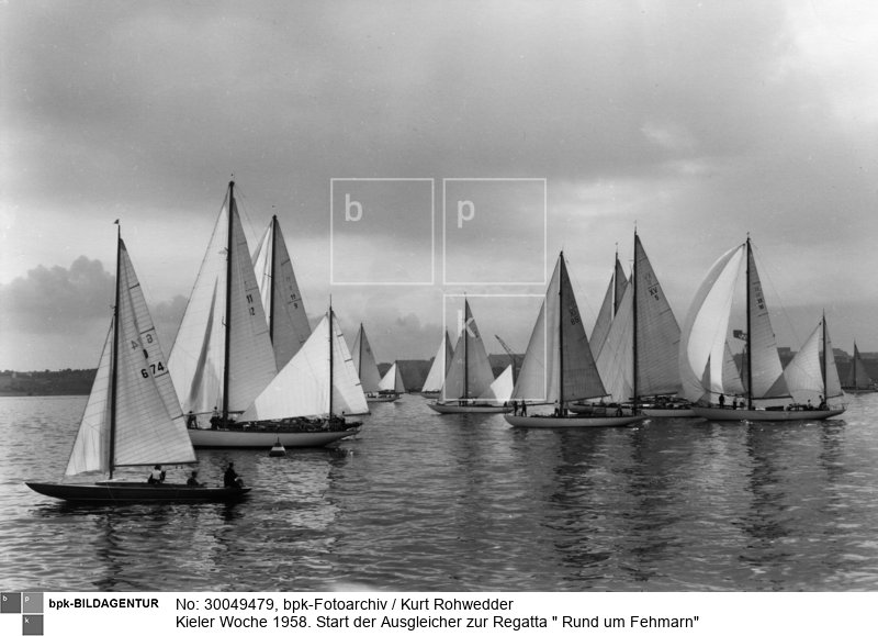 Fotograf: Kurt Rohwedder <BR> Aufnahmedatum: 26.06.1958 <BR> Inventar-Nr.: Rw 58/079-04 <BR> Systematik:  <BR> Geschichte / Deutschland / 20. Jh. / Bundesrepublik Deutschland / Sport / einzelne Sportarten / Wassersport / Segeln
