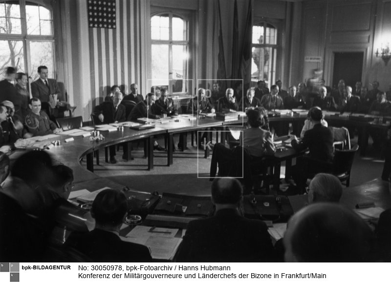 Aufnahmedatum: 07.01.1948<BR>Material/Technik: Foto<BR>Frankfurt am Main<BR>Inventar-Nr.: Hu 03418-39<BR>